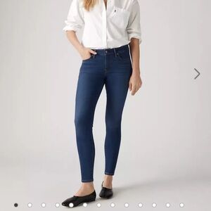 Levi's 711 Blue Wash Skinny Jeans with Classic Denim Style